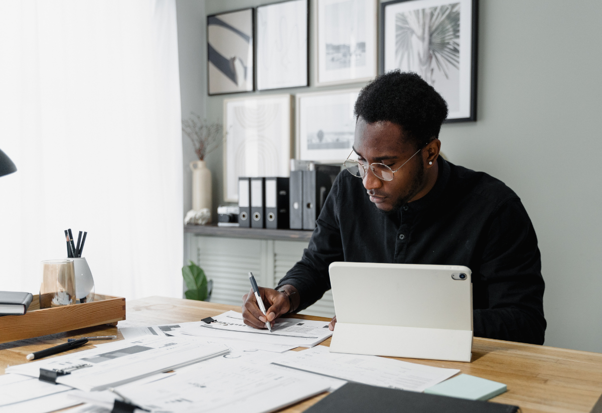 Breaking into the job market without prior work experience can feel daunting, but here’s the good news: you don’t need a lengthy job history to create a powerful CV.